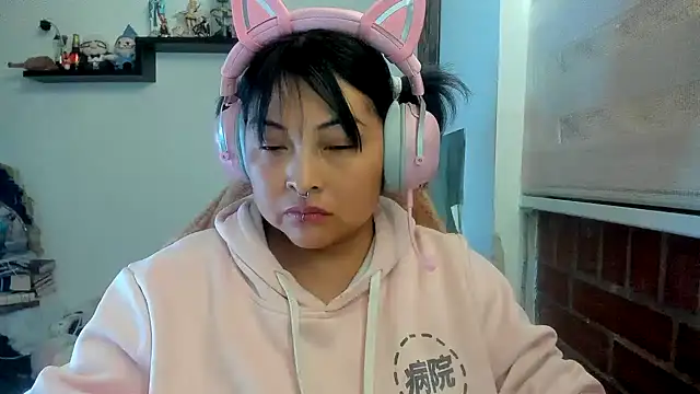 Shaddycute  online show from April 15, 2026, 5:42 pm