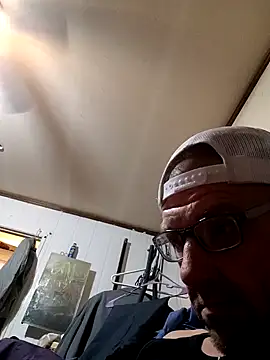 Snapshot of gettinit2wice chatting on February 6, 2025, 12:16 pm gettinit2wice online show from February 6, 2025, 12:16 pm