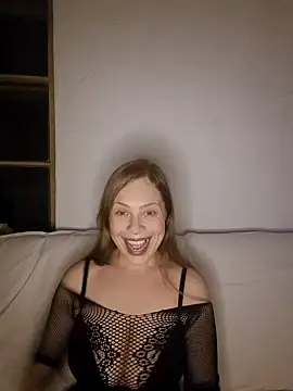 Snapshot of katiestevens chatting on October 2, 2025, 8:38 pm katiestevens online show from October 2, 2025, 8:38 pm