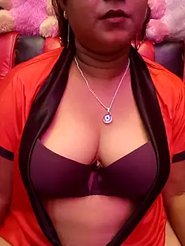 Snapshot of ella_mariya chatting on October 8, 2025, 6:38 pm ella mariya online show from October 8, 2025, 6:38 pm