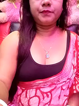 Snapshot of ella_mariya chatting on November 6, 2025, 1:45 pm ella mariya online show from November 6, 2025, 1:45 pm