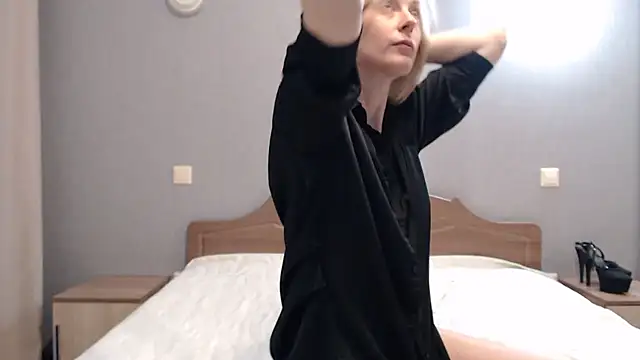 Snapshot of AvelinaLeoni chatting on March 7, 2025, 5:40 am AvelinaLeoni online show from March 7, 2025, 5:40 am