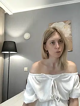 Snapshot of AvelinaLeoni chatting on September 9, 2025, 5:29 am AvelinaLeoni online show from September 9, 2025, 5:29 am