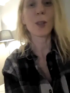 Snapshot of AvelinaLeoni chatting on November 10, 2025, 7:07 am AvelinaLeoni online show from November 10, 2025, 7:07 am