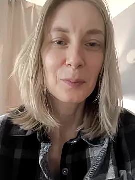 Snapshot of AvelinaLeoni chatting on November 18, 2025, 7:02 am AvelinaLeoni online show from November 18, 2025, 7:02 am