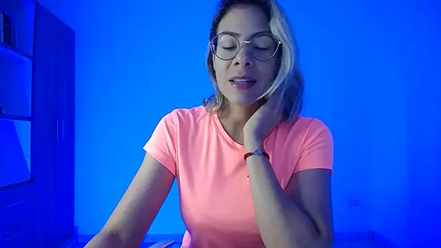 candydowson1 online show from November 20, 2025, 11:21 am