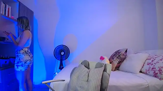 candydowson1 online show from April 8, 2026, 8:31 pm