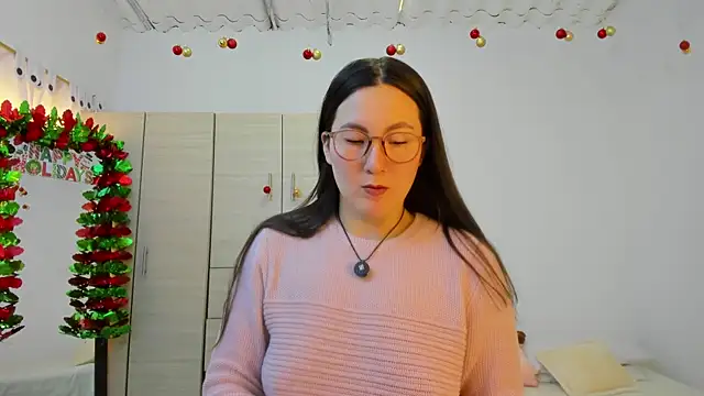 Elle Lee  online show from December 2, 2025, 2:34 pm