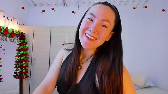 Elle Lee  online show from December 4, 2025, 3:43 pm