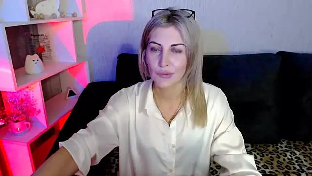 Amelia Harper online show from November 29, 2025, 1:25 pm