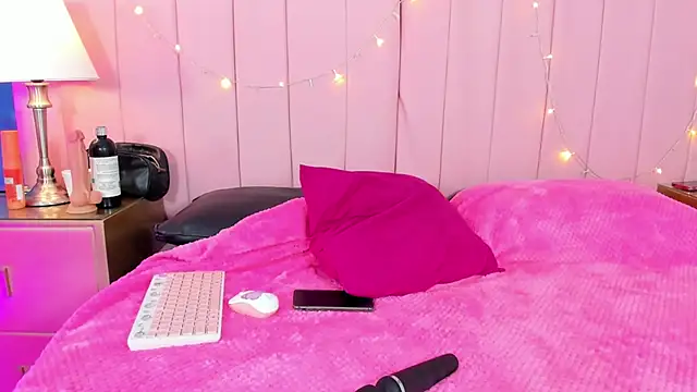 Snapshot of MavyStar chatting on December 21, 2024, 6:02 pm MavyStar online show from December 21, 2024, 6:02 pm