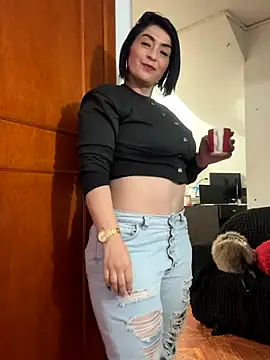 karenlennox1 online show from October 3, 2025, 10:40 pm