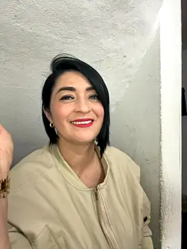 karenlennox1 online show from November 12, 2025, 1:50 am