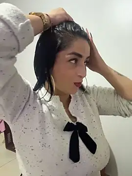 Snapshot of karenlennox1 chatting on March 4, 2026, 12:05 am karenlennox1 online show from March 4, 2026, 12:05 am