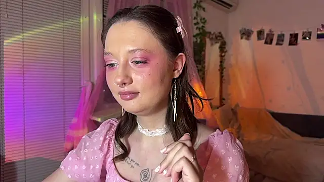 Jenny darling love online show from June 23, 2026, 7:12 pm