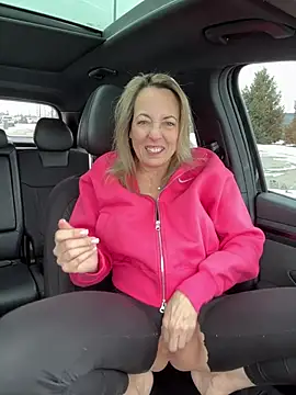 Snapshot of Cherry-red-xo chatting on January 13, 2025, 8:15 pm Cherry-red-xo online show from January 13, 2025, 8:15 pm