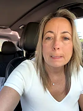 Snapshot of Cherry-red-xo chatting on September 11, 2025, 4:07 pm Cherry-red-xo online show from September 11, 2025, 4:07 pm