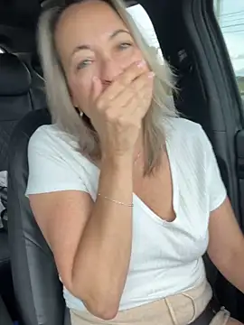 Snapshot of Cherry-red-xo chatting on September 24, 2025, 4:32 pm Cherry-red-xo online show from September 24, 2025, 4:32 pm