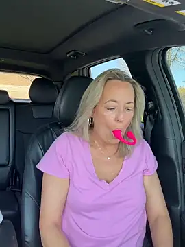 Snapshot of Cherry-red-xo chatting on April 23, 2026, 4:09 pm Cherry-red-xo online show from April 23, 2026, 4:09 pm
