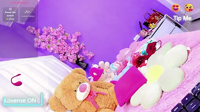 Snapshot of Catt_Alexxa chatting on October 4, 2025, 9:40 am Catt Alexxa online show from October 4, 2025, 9:40 am