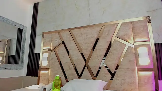 molly sweetee online show from October 19, 2025, 1:39 am