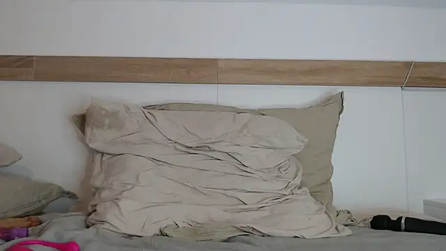 Snapshot of Xladycharme chatting on October 15, 2025, 2:06 pm Xladycharme online show from October 15, 2025, 2:06 pm