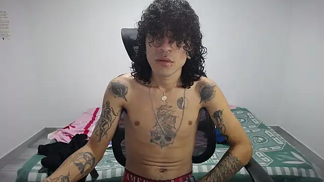 Snapshot of present_the_magic chatting on October 5, 2025, 12:53 am present the magic online show from October 5, 2025, 12:53 am