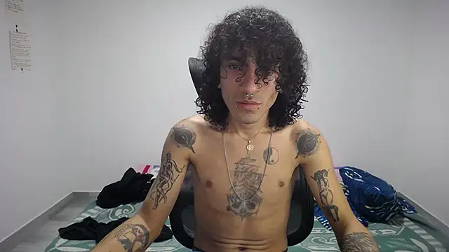 Snapshot of present_the_magic chatting on October 17, 2025, 12:30 pm present the magic online show from October 17, 2025, 12:30 pm