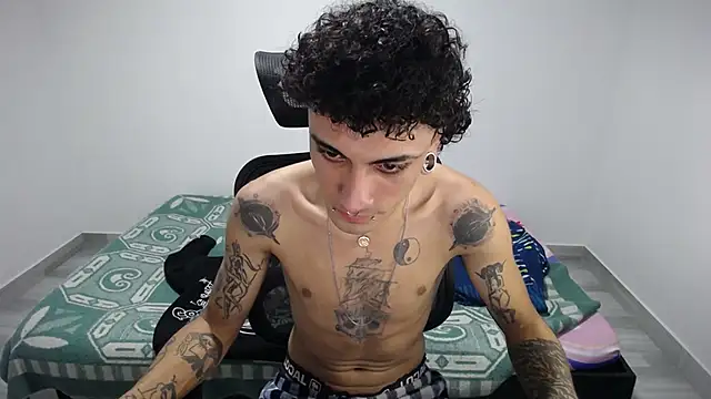 Snapshot of present_the_magic chatting on October 28, 2025, 5:59 pm present the magic online show from October 28, 2025, 5:59 pm