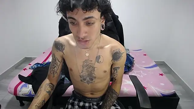 Snapshot of present_the_magic chatting on October 30, 2025, 5:02 pm present the magic online show from October 30, 2025, 5:02 pm