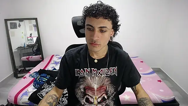 Snapshot of present_the_magic chatting on October 31, 2025, 9:10 am present the magic online show from October 31, 2025, 9:10 am