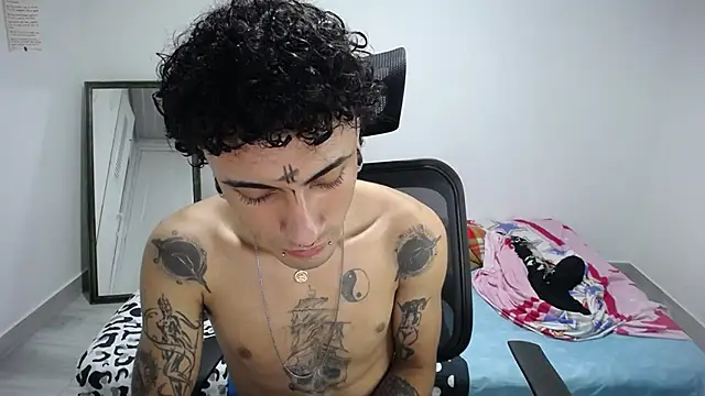 Snapshot of present_the_magic chatting on November 6, 2025, 6:25 am present the magic online show from November 6, 2025, 6:25 am