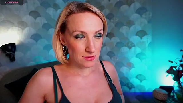 UmaTruewoman online show from December 11, 2024, 9:19 am