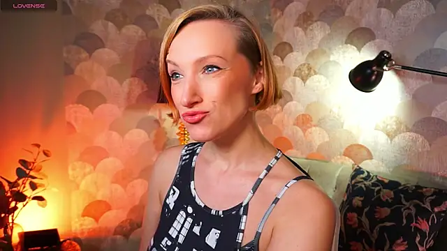 UmaTruewoman online show from October 4, 2025, 5:38 am