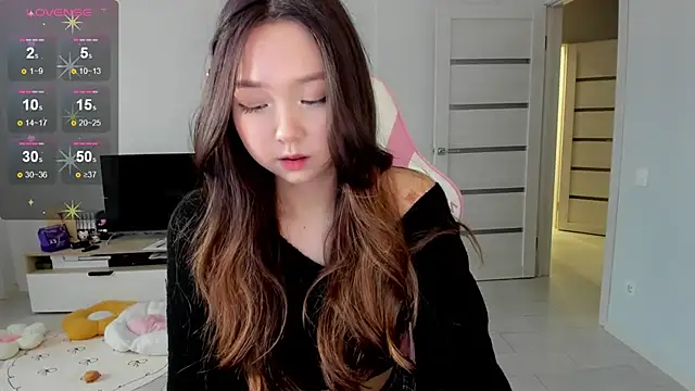 Snapshot of Fluffy_Rose chatting on May 29, 2026, 2:42 am Fluffy Rose online show from May 29, 2026, 2:42 am