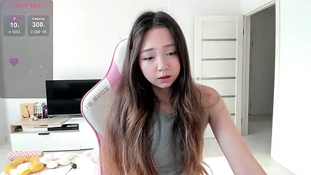 Fluffy Rose online show from July 12, 2026, 1:18 am