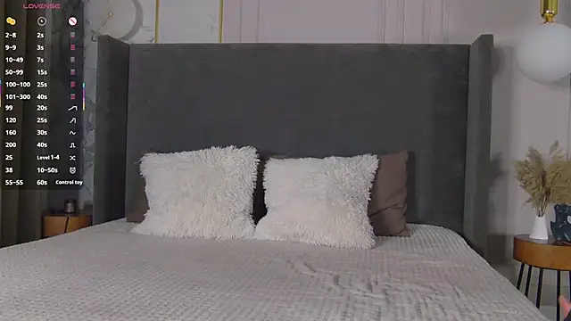 ReginaRobinson online show from February 8, 2026, 6:06 am