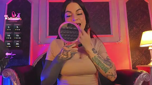 Snapshot of MeganDraco_ chatting on February 9, 2026, 1:04 pm MeganDraco online show from February 9, 2026, 1:04 pm