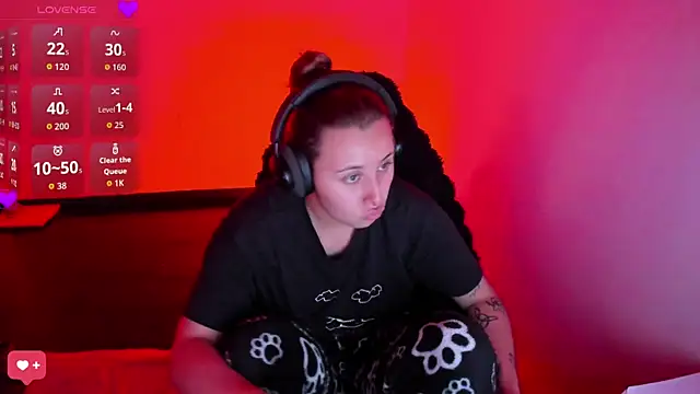 bonnie moon  online show from March 27, 2026, 8:19 pm