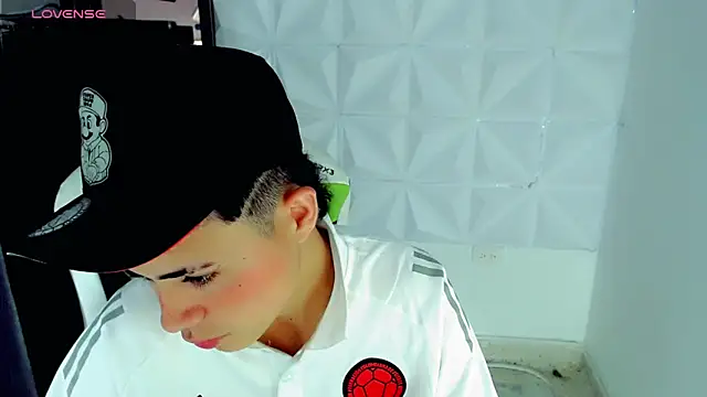 Snapshot of bby_santi chatting on December 6, 2024, 4:28 pm bby santi online show from December 6, 2024, 4:28 pm