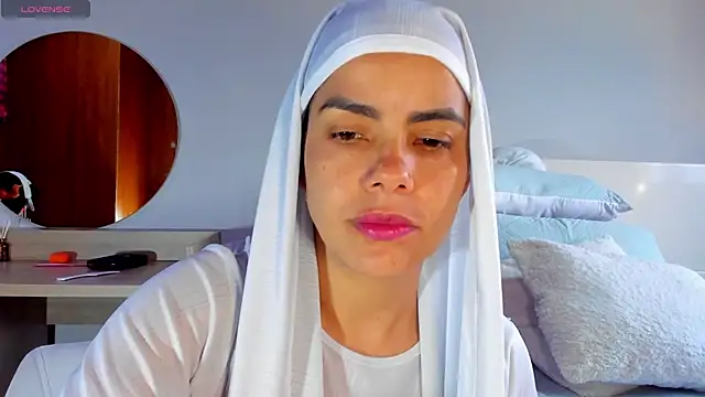 ClaraMariaMon online show from March 8, 2025, 4:17 pm