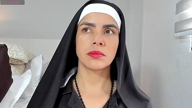 ClaraMariaMon online show from April 11, 2026, 3:27 pm