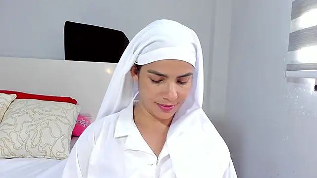 ClaraMariaMon online show from April 27, 2026, 6:06 pm