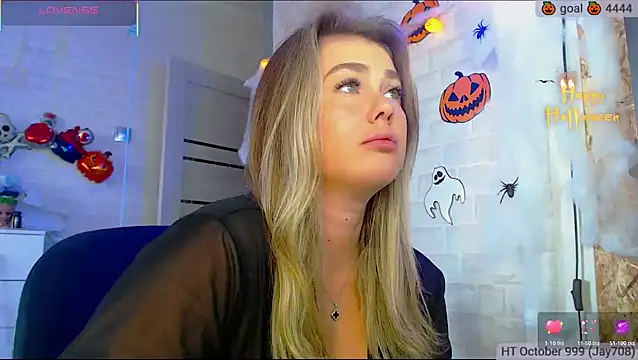 SuchCute online show from October 19, 2025, 4:13 am