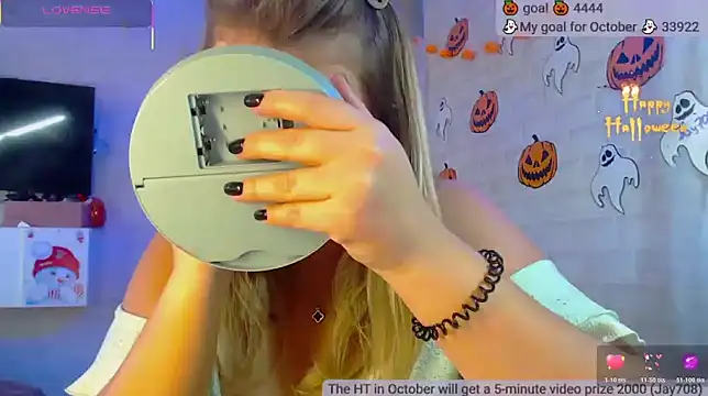 SuchCute online show from October 25, 2025, 2:41 am