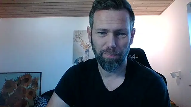 Snapshot of Gotta1 chatting on December 8, 2024, 12:41 pm Gotta1 online show from December 8, 2024, 12:41 pm