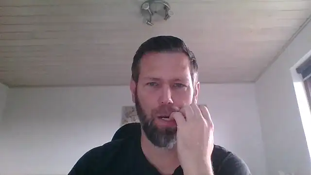 Snapshot of Gotta1 chatting on November 2, 2025, 8:28 am Gotta1 online show from November 2, 2025, 8:28 am