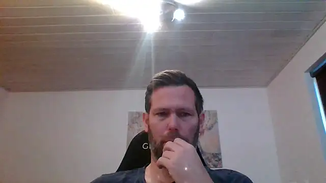 Snapshot of Gotta1 chatting on November 17, 2025, 12:11 pm Gotta1 online show from November 17, 2025, 12:11 pm