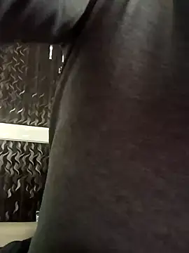 Snapshot of xyrus_ chatting on December 5, 2024, 7:27 am xyrus online show from December 5, 2024, 7:27 am