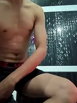 Snapshot of xyrus_ chatting on February 2, 2025, 6:42 pm xyrus online show from February 2, 2025, 6:42 pm